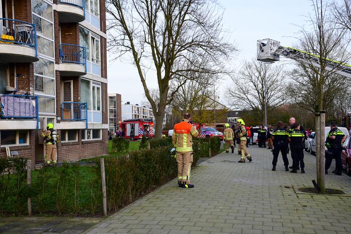 Veel schade bij brand in portiekwoning