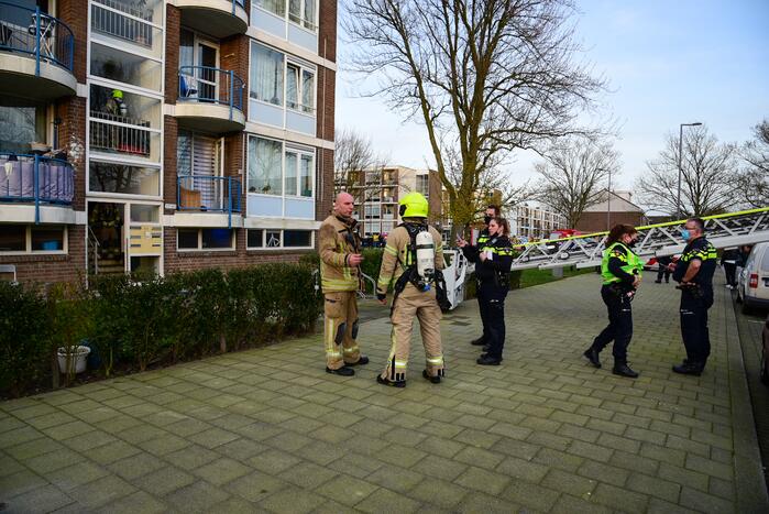 Veel schade bij brand in portiekwoning