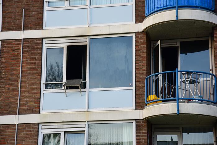 Veel schade bij brand in portiekwoning