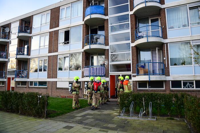 Veel schade bij brand in portiekwoning