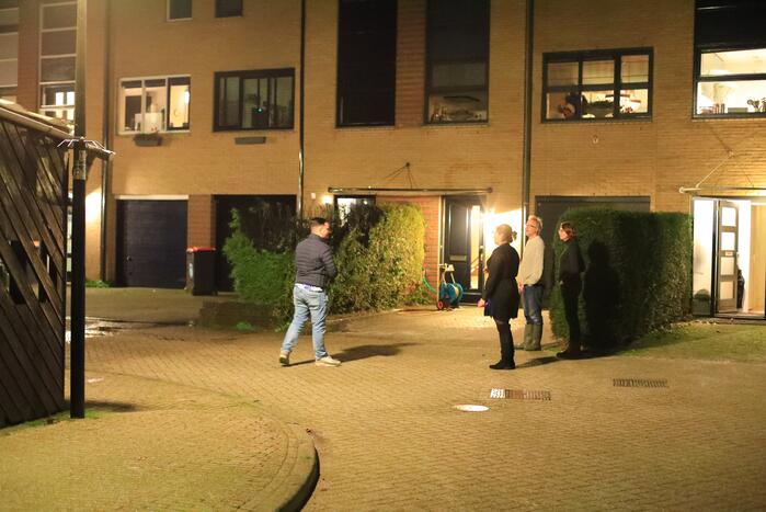 Meerdere papiercontainers in vlammen op