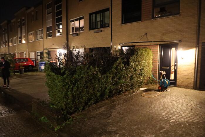 Meerdere papiercontainers in vlammen op