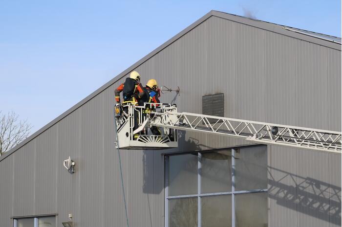 Enorme rookwolken bij grote brand