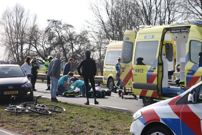 Motorrijder slaat over de kop en raakt zwaargewond