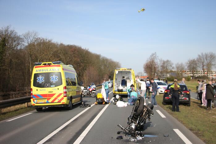 Motorrijder slaat over de kop en raakt zwaargewond