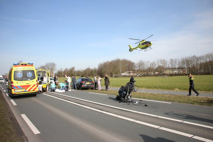 Motorrijder slaat over de kop en raakt zwaargewond