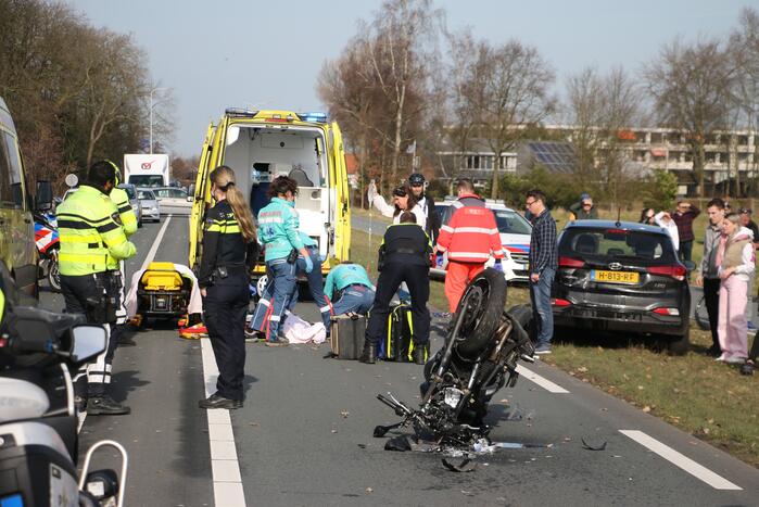 Motorrijder slaat over de kop en raakt zwaargewond