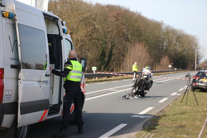 Motorrijder slaat over de kop en raakt zwaargewond