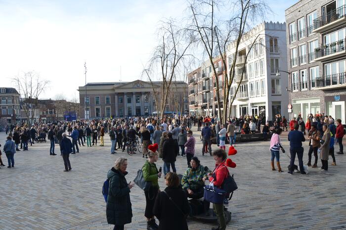 Viruswaanzin en ondernemers demonstreren tegen coronabeleid