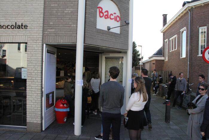 Lange rijen voor ijswinkel