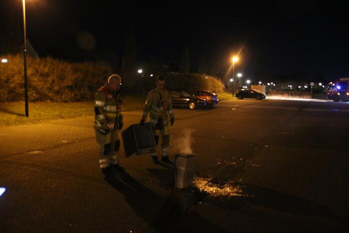Twee afvalcontainers in brand gestoken