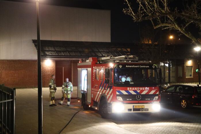 Boekenkast bij De Herberg Nieuwland in brand gestoken