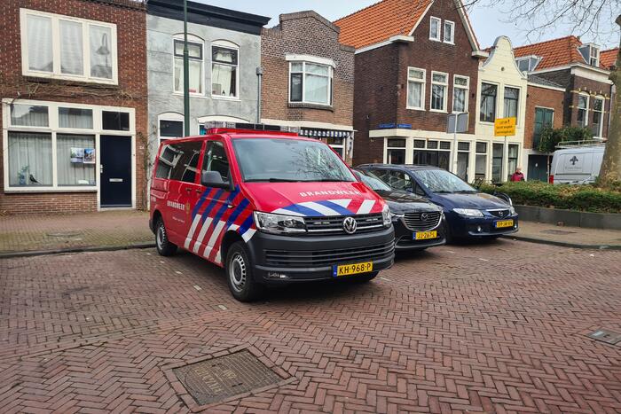 Brandweer in actie voor vreemde lucht in woning