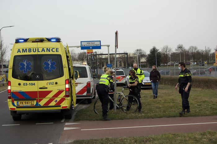 Wielrenster gewond bij botsing met auto