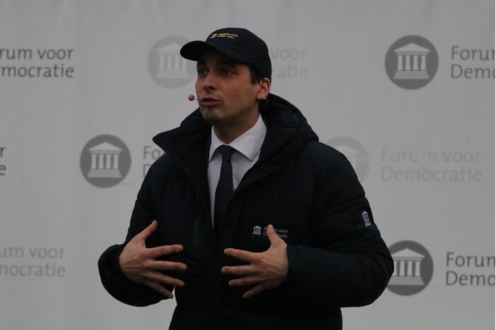 Thierry Baudet voert campagne op parkeerplaats Klein Amerika