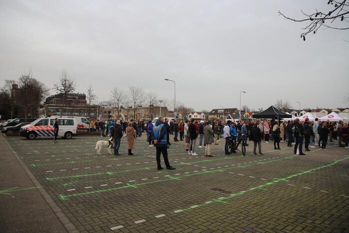 Thierry Baudet voert campagne op parkeerplaats Klein Amerika
