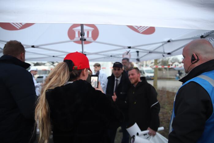 Thierry Baudet voert campagne op parkeerplaats Klein Amerika