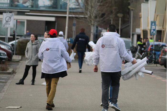 Thierry Baudet voert campagne op parkeerplaats Klein Amerika