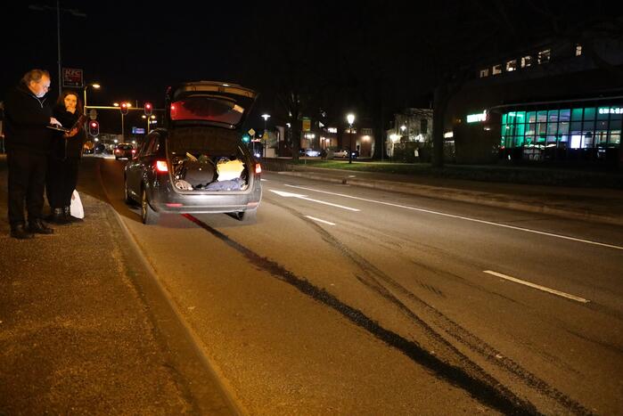 Bestuurder wilt keren maar veroorzaakt oliespoor