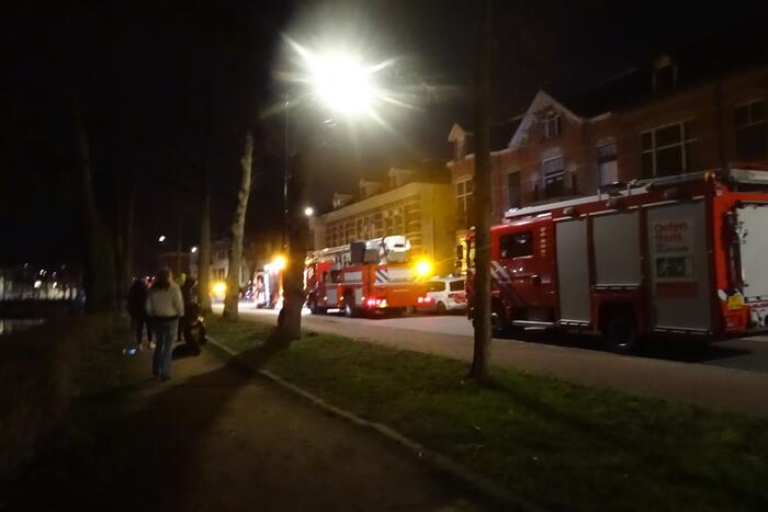 Brandweer blust kleine brand in keuken