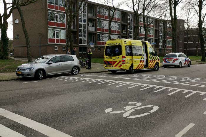 Fietser gewond door botsing met auto