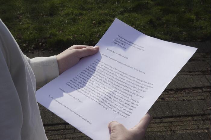 Caz (13) stuurt noodkreet aan Tweede Kamer