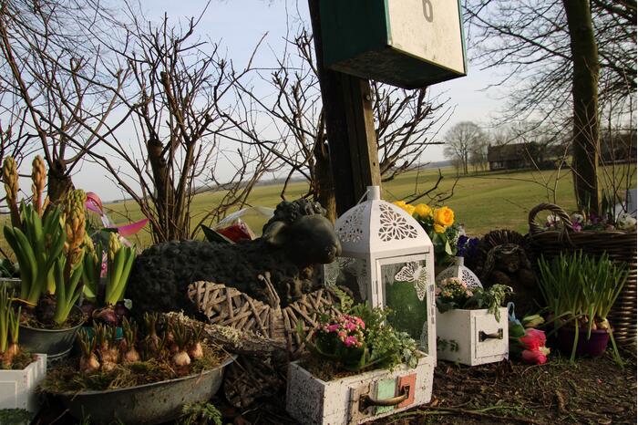 Met kaarsjes herdenken dorpsgenoten dood Karin Grijpstra (55)