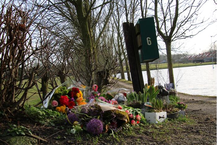 Met kaarsjes herdenken dorpsgenoten dood Karin Grijpstra (55)