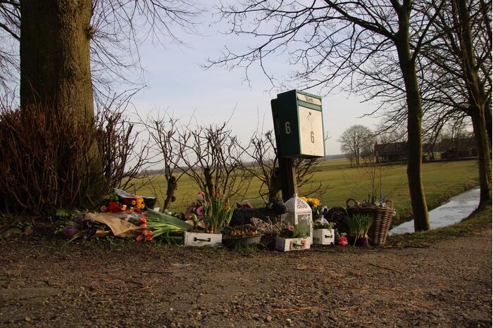 Met kaarsjes herdenken dorpsgenoten dood Karin Grijpstra (55)