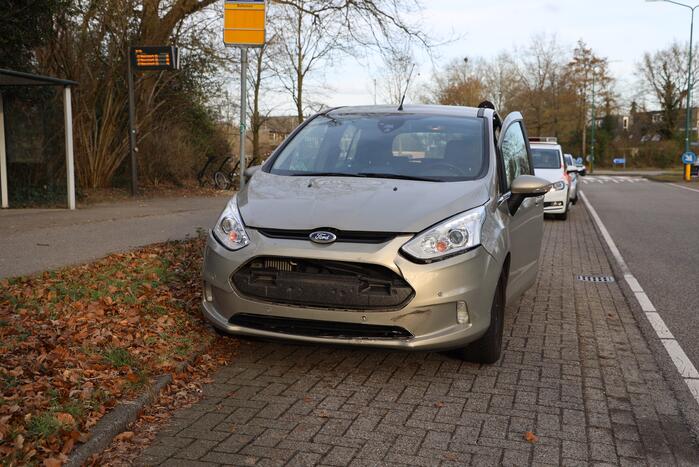 Scooterrijder aangereden op rotonde