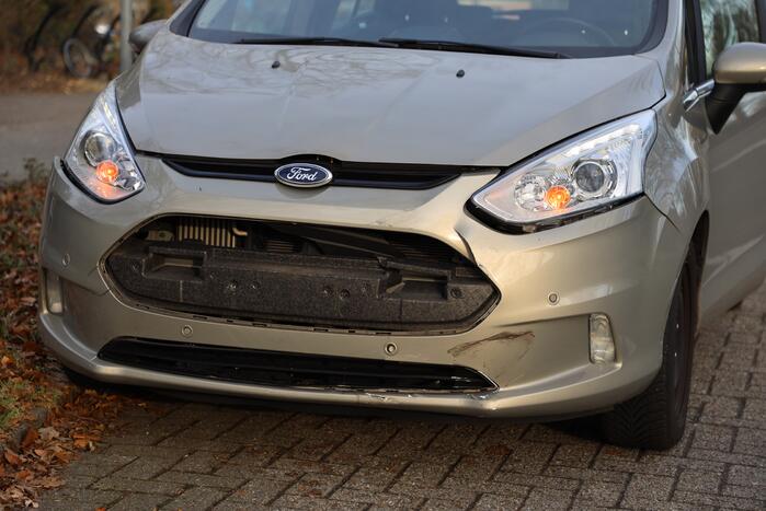 Scooterrijder aangereden op rotonde