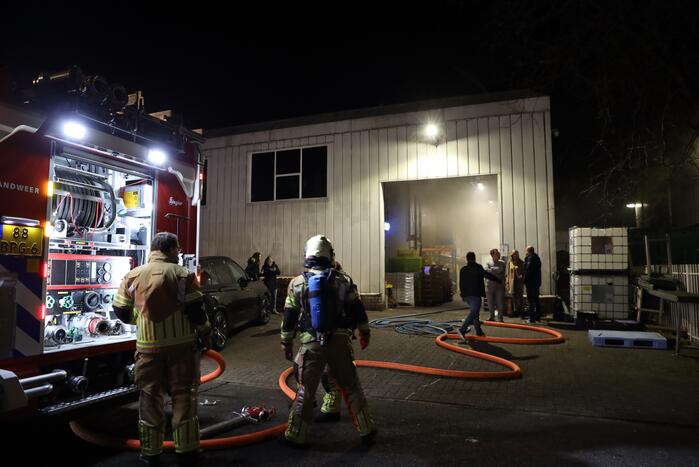 Pand vol rook op industrieterrein De Kronkels