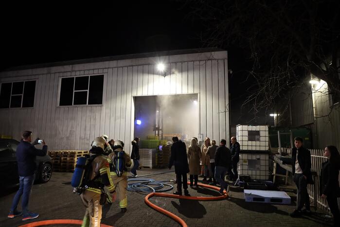 Pand vol rook op industrieterrein De Kronkels