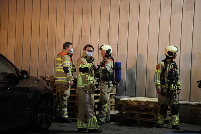 Pand vol rook op industrieterrein De Kronkels