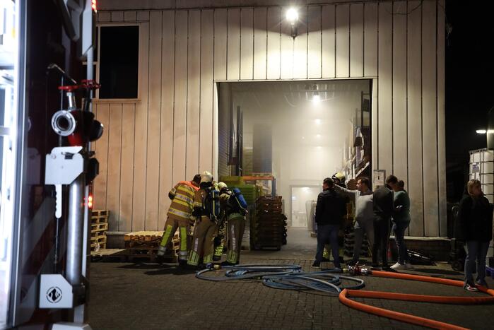 Pand vol rook op industrieterrein De Kronkels