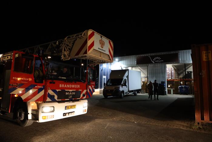 Pand vol rook op industrieterrein De Kronkels