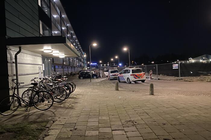 Buurtbewoners blussen beginnende autobrand