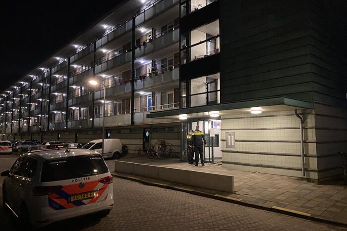 Buurtbewoners blussen beginnende autobrand