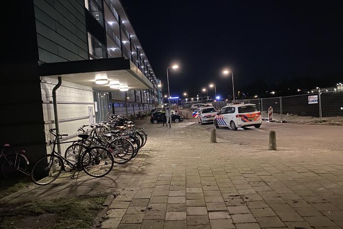 Buurtbewoners blussen beginnende autobrand