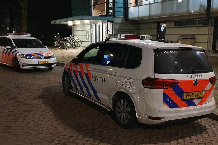 Buurtbewoners blussen beginnende autobrand