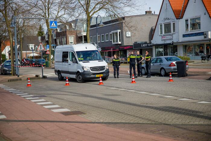 Vrouw ernstig gewond bij verkeersongeval
