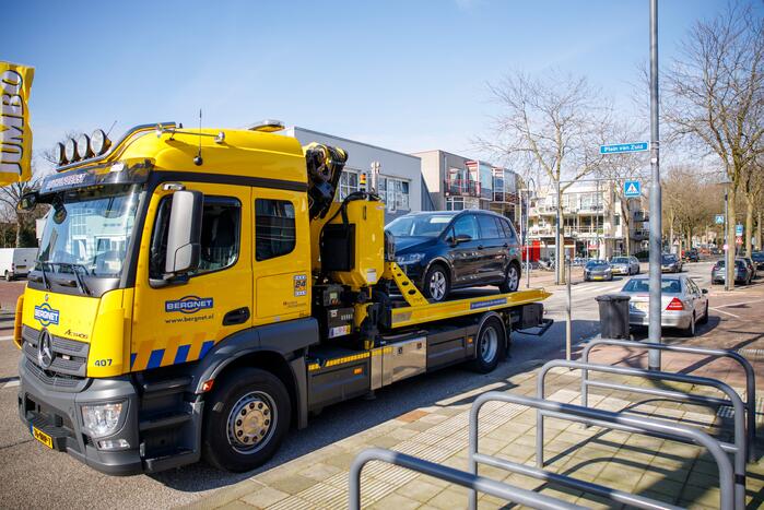 Vrouw ernstig gewond bij verkeersongeval