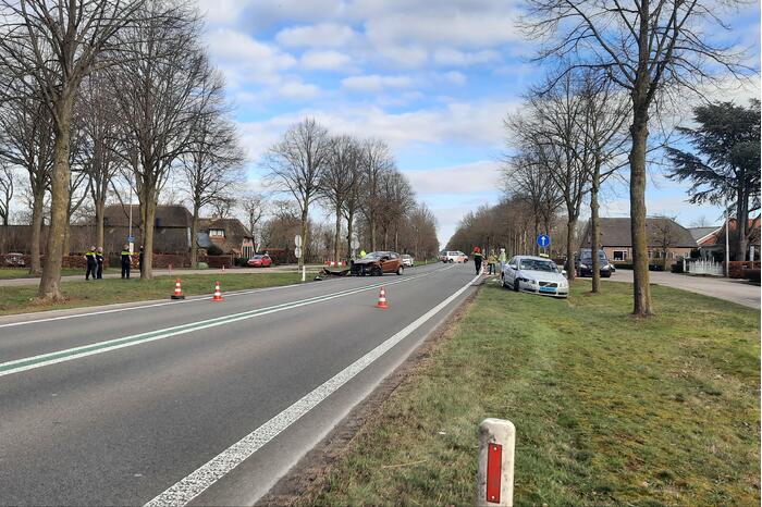 Taxi en personenauto met elkaar in botsing