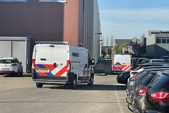 10 vluchtelingen aangetroffen in vrachtwagen bij Alloga en Alliance Healthcare
