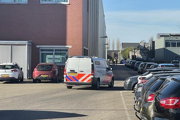 10 vluchtelingen aangetroffen in vrachtwagen bij Alloga en Alliance Healthcare