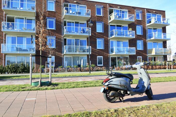Scooter aangereden op rotonde