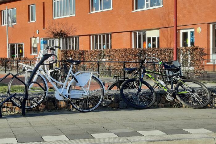 Voetgangers airbag Volvo klapt uit bij aanrijding
