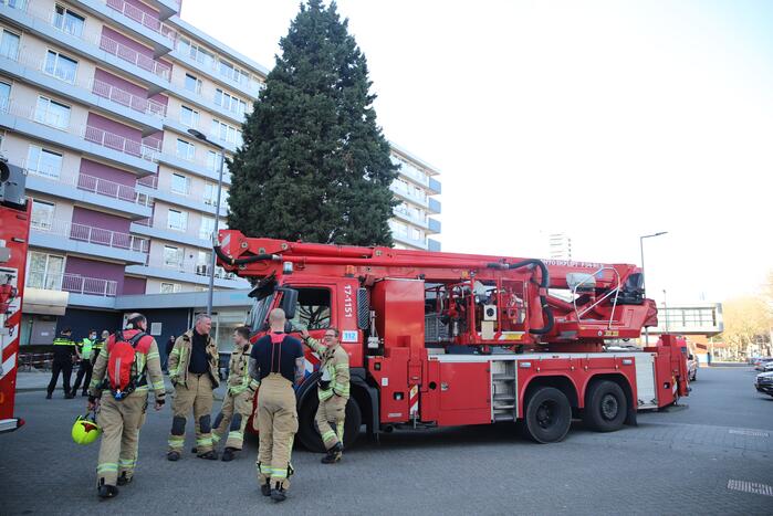 Begane grond zorgflat ontruimd door brand in wasruimte