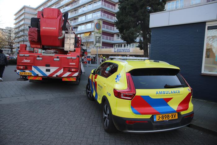 Begane grond zorgflat ontruimd door brand in wasruimte