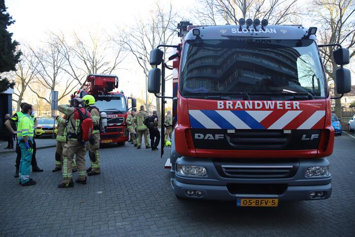 Begane grond zorgflat ontruimd door brand in wasruimte